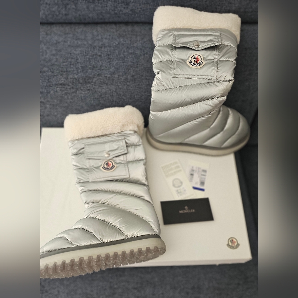 Moncler Gaia down snow boots logo-adorned ,snap-buttoned flap pockets Size 37 - Picture 7 of 16